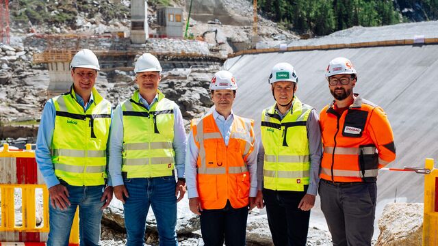 Großbaustelle am Wurtenspeicher. Am Foto v.l.n.r.: Kelag-Vorstand Reinhard Draxler, Mario Körbler, Kelag-Projektleiter, Franz Redl, Vorstandsmitglied STRABAG AG Österreich, Christian Rupp, Leiter Kelag-Erzeugung/Technische Services, STRABAG-Projektleiter Maximilian Rutar.