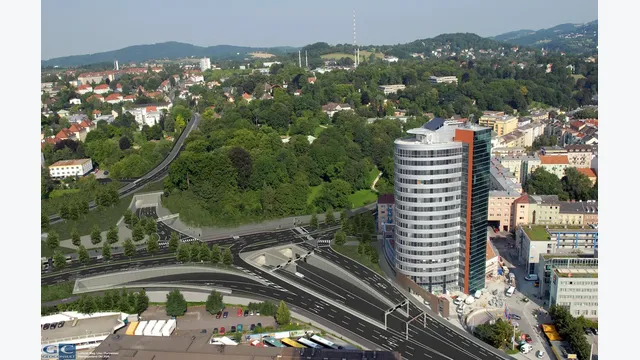 Die Visualisierung zeigt den künftigen Bereich der Anschlussstelle Bahnhof: Der Freinbergtunnel mündet hier in den komplexen unterirdischen Knoten, während die Waldeggstraße an der Oberfläche weitergeführt und neu gestaltet wird.