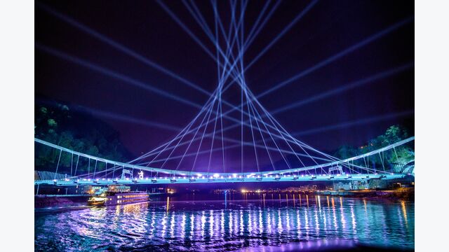 Die Donautalbrücke bildet den bereits fertiggestellten ersten Abschnitt der A 26. Seit ihrer Eröffnung im November 2024 verbindet sie die B 127 nördlich der Donau mit dem Tunnelportal am Freinberg, von dem aus nun der zweite Bauabschnitt weitergeführt wird.