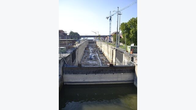 Kraftwerk Kachlet Baustelle in der Schleuse 2012