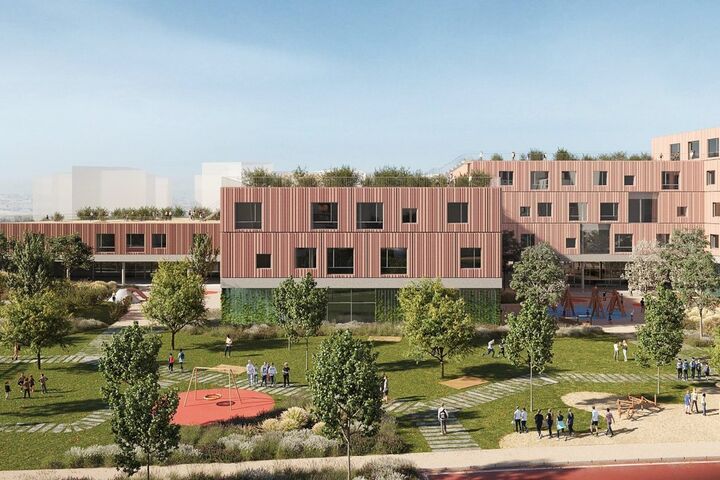 Der neue Bildungscampus am Wiener Nordwestbahnhof soll ab 2028 rund 1.600 Kinder und Jugendliche aufnehmen. STRABAG und Caverion errichten den abgestuften Campus als flexiblen Stahlbeton-Skelettbau mit materiellem Gebäudepass, begrünten Terrassen und rund 13.000 Quadratmetern Außenflächen.