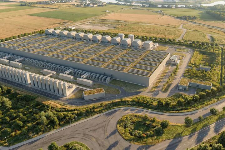 So soll Googles Rechenzentrum in Kronstorf nach dem derzeitigen Planungsstand aussehen. Die erste Ausbaustufe ist mit bis zu 150 Megawatt Anschlussleistung vorgesehen, für einen möglichen Vollausbau nennt Google bis zu 500 Megawatt.