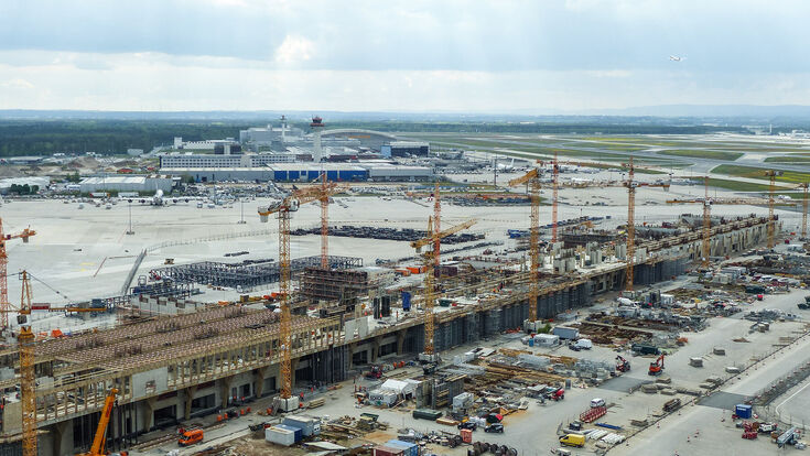 Beim rund vier Milliarden Euro teuren Terminal 3 errichtete die Habau-Tochter Anton Schick den erweiterten Rohbau der Flugsteige H und J. Zum Auftrag gehörte außerdem der rund 69 Meter hohe Vorfeldkontrollturm.