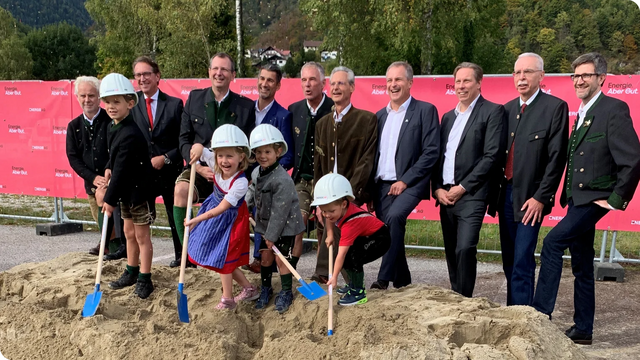 Mit dem Spatenstich 2023 begann die Umsetzung des Kavernenkraftwerks. Zum Auftrag von Porr gehören unter anderem Tunnel, Stollen, zwei senkrechte Schächte und der geneigte Druckschacht.
