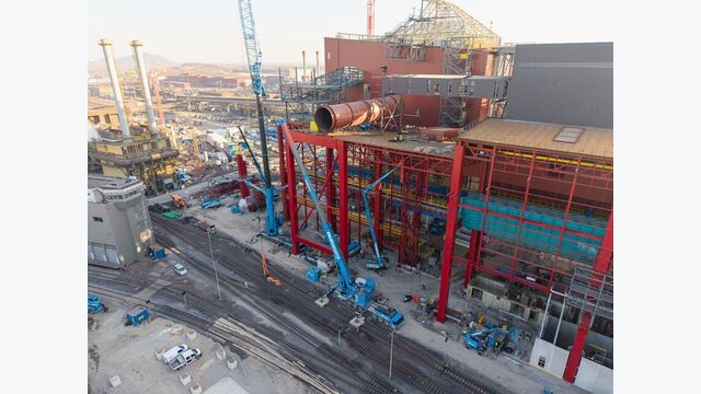 Die insgesamt rund 270 Meter lange Rohgassammelleitung führt die Prozessgase des Elektrolichtbogenofens zur Filteranlage. Ihre Komponenten bringen zusammen etwa 760 Tonnen auf die Waage.