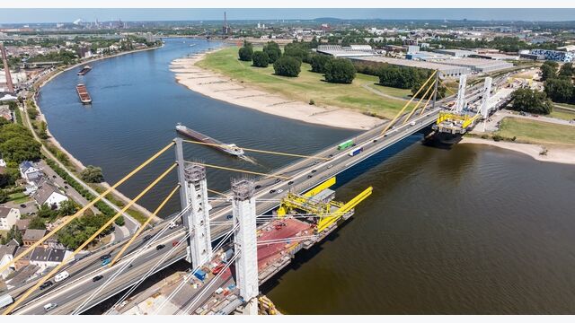 Seit November 2023 trägt die erste neue Brückenhälfte den Verkehr der A40. Erst danach konnte das Bauwerk von 1970 abgebrochen und der zweite Überbau an seiner Stelle errichtet werden.