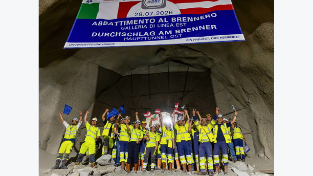 Im Haupttunnel Ost traf der österreichische Vortrieb auf den bereits fertigen italienischen Abschnitt. Tunnelbohrmaschine Virginia hatte die Staatsgrenze dort schon im März 2023 erreicht.