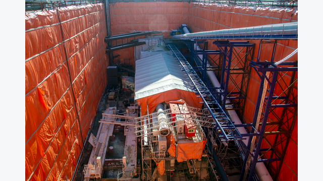 Im Jänner 2023 stand die TBM im Startschacht vor dem Beginn ihres Vortriebs. Das gelöste Material wird über Schneckenförderer und Förderbänder aus der Druckkammer bis zur Oberfläche transportiert.
