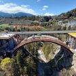 Während der Neubau der Richtungsfahrbahn Innsbruck läuft, bleibt die A13 auf dem benachbarten Teilbauwerk in Betrieb. Die dafür nötige Verkehrsführung wurde bereits Jahre vor dem eigentlichen Ersatzneubau vorbereitet.