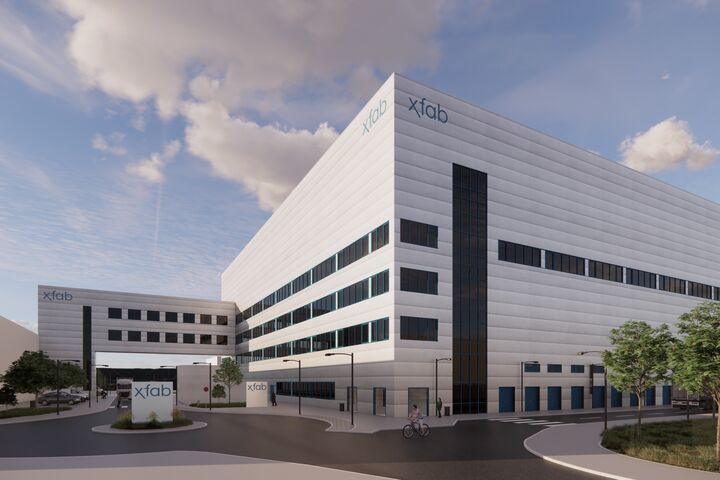 Die Visualisierung zeigt Fab4Micro am bestehenden X-FAB-Standort in Erfurt. PORR plant und errichtet den Neubau mit rund 3.500 Quadratmetern Reinraumproduktionsfläche sowie einem angeschlossenen Bürotrakt.