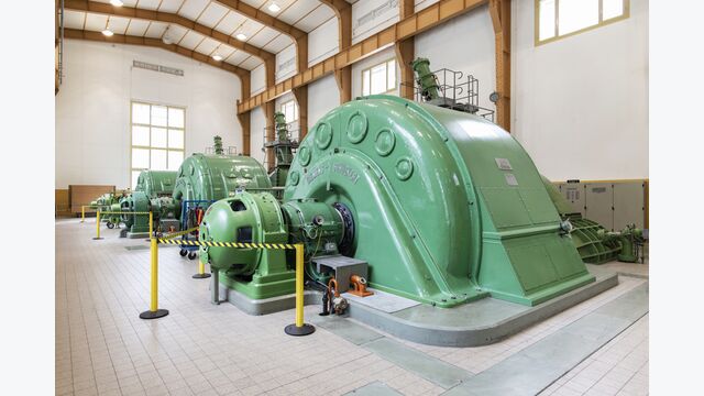 Vor der Generalerneuerung arbeiteten im Vermuntwerk fünf Maschinensätze. Vier gingen bereits 1930 in Betrieb, ein fünfter wurde 1939 ergänzt – nun werden sie durch nur zwei neue Einheiten ersetzt.