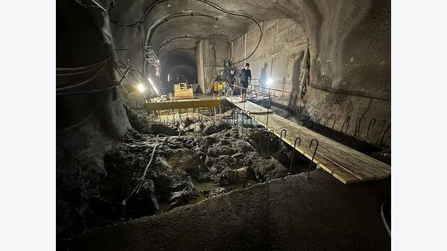 Tief im Berg entstanden für Kühtai 2 umfangreiche Stollen- und Kavernenbauwerke. Der unterirdische Ausbau verbindet Wasserfassungen, Beileitung und Kraftwerksanlagen miteinander.
