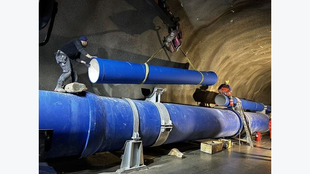 Rohrlegearbeiten im Berg: Die Druckrohrleitungen gehören zu den umfangreichen unterirdischen Wasserwegen des Erweiterungsprojekts Kühtai.
