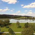 So soll das Oberbecken des Energiespeichers Riedl künftig aussehen. Der neue Speichersee erhält einen nutzbaren Inhalt von rund 4,24 Millionen Kubikmetern und bildet das obere Reservoir des Pumpspeicherkraftwerks.