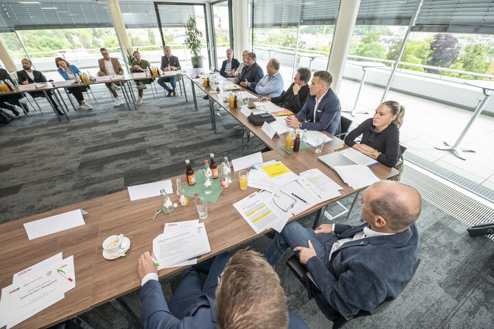 Beim Baugipfel in der WKO Steiermark diskutierten Vertreter aus Bauwirtschaft, Sozialpartnerschaft und Politik über die angespannte Lage der Branche und mögliche.