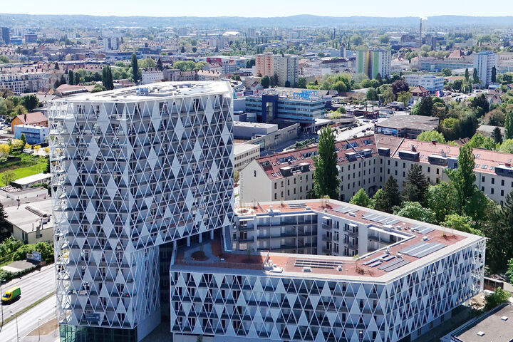 Mega-Transaktion: Die deutsche ZBI Gruppe erwarb für den offenen Immobilienfonds UniImmo den 17-geschoßigen Wohnturm Level KS 1 Tower in Graz.