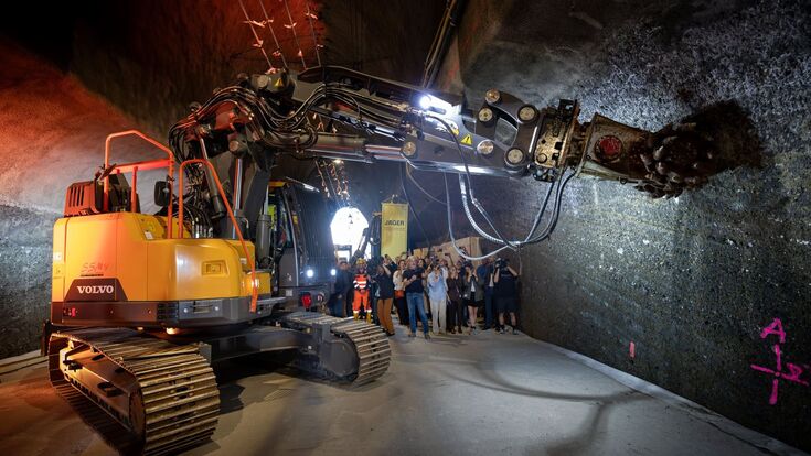 Der erste Anschnitt im Neutortunnel markiert den Beginn des eigentlichen Kavernenbaus für das „Haus im Berg“. Das ausgebrochene Material soll zu einem großen Teil wiederverwendet werden.