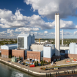 Der Energiepark Tiefstack in Hamburg wird umfassend umgebaut. Der neue Wärmespeicher entsteht auf dem bestehenden Kraftwerksareal und wird in das Fernwärmesystem eingebunden.
