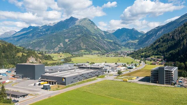Der Unternehmensstandort von iDM in Matrei in Osttirol. Während der Wärmepumpenhersteller in der Medienreputation Rang zehn belegt, liegt er in der KI-Auswertung auf Platz zwei.