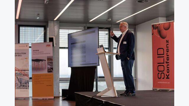 Andreas Kreutzer von BRANCHENRADAR zeichnete auf der SOLID Konferenz ein ernüchterndes Bild der Baukonjunktur: Auch 2027 rechnet er mit einem realen Rückgang der Bauproduktion.