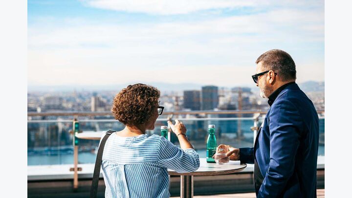 Fachlicher Austausch mit Weitblick: Gespräche über den Dächern Wiens.