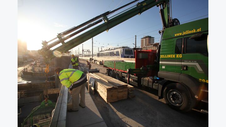 Reportage Matzleinsdorfer Platz Wien Brücke Baustelle Bau Symbol Solid 2009 Bilfinger Berger ÖBB OeBB Strassenbau Verkehr