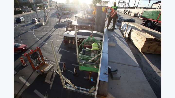 Reportage Matzleinsdorfer Platz Wien Brücke Baustelle Bau Symbol Solid 2009 Bilfinger Berger ÖBB OeBB Strassenbau Verkehr