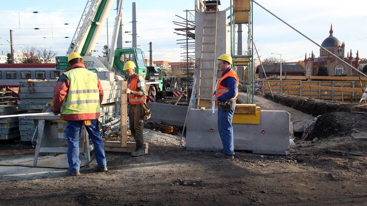 © Michael Hetzmannseder Reportage Matzleinsdorfer Platz Wien Brücke Baustelle Bau Symbol Solid 2009 Bilfinger Berger ÖBB OeBB Strassenbau Verkehr