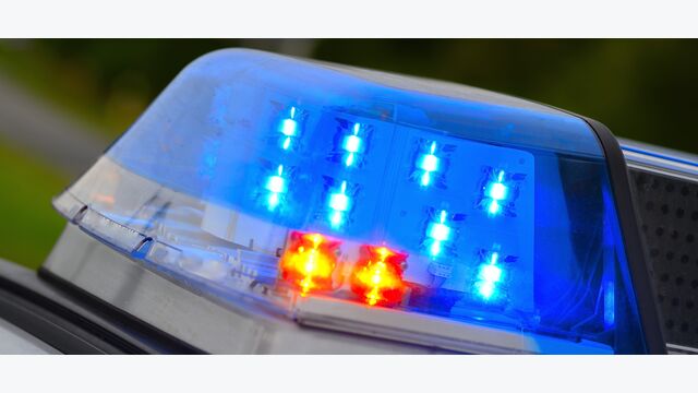 Polizei Blaulicht Unfall Sicherheit Polizeikontrolle Einsatz Unfallstelle Absicherung Licht Sonderzeichen Kriminalität Verbrechen Kontrolle Symbol Ausbildung Führerschein MPU Beruf Gewalt Dienst Staatsdienst Ordnung Recht Gesetz öffentlichkeit Streife Verkehr Fahrverbot LKW Polizeiauto Fahrzeug Verkehrskontrolle Straßenverkehr Razzia Banner polizei blaulicht unfall sicherheit polizeikontrolle einsatz unfallstelle absicherung licht sonderzeichen kriminalitt verbrechen kontrolle symbol ausbildung fhrerschein mpu beruf gewalt dienst staatsdienst ordnung recht gesetz ffentlichkeit streife verkehr fahrverbot lkw polizeiauto fahrzeug verkehrskontrolle straenverkehr razzia banner