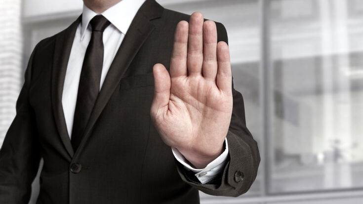 © wsf-f - stock.adobe.com Halt hand stop stopp Geschäftsmann business absage abmahnung ablehnung Gesperrt achtung Anwalt anzug krawatte urheberrecht privatsphäre Handfläche aufhalten recht rechtsanwalt verbot sperre verweigerung zeichen Konzept anhalten illegal datenschutz kein zugang versperrt halt hand stop stopp geschäftsmann business absage abmahnung ablehnung gesperrt achtung anwalt anzug krawatte urheberrecht privatsphäre handfläche aufhalten recht rechtsanwalt verbot sperre verweigerung zeichen konzept anhalten illegal datenschutz kein zugang versperrt
