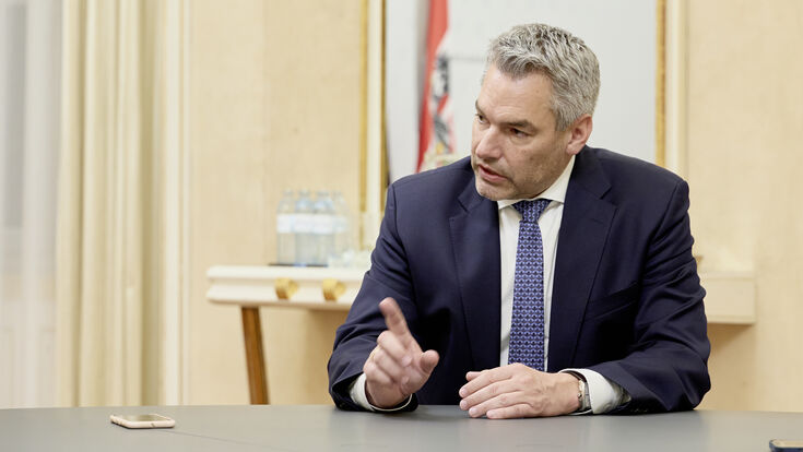 © Jeff Mangione / KURIER / picturedesk.com Karl Nehammer Politiker ?VP Neue Volkspartei Bundeskanzler Bundeskanzleramt Interview